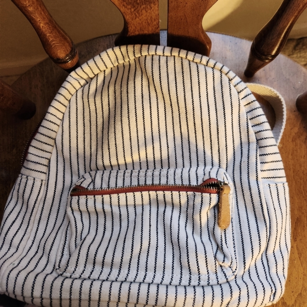 Magnolia white and black canvas backpack